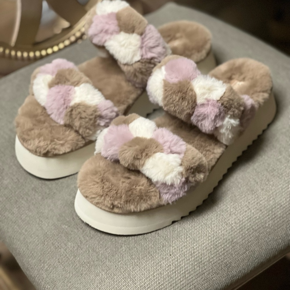 Kookaburra by Uggs.